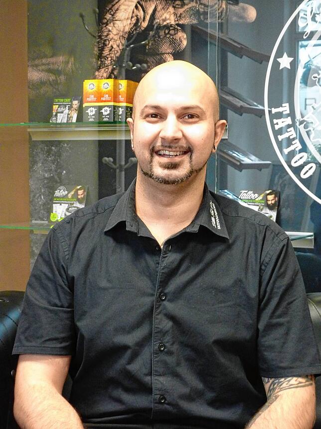 Svetislav Petrovic ist Chef der Little Fat-Dog-Tätowierstudios.