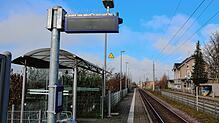 Der Bahnhof in Eriskirch im November 2024. Hier gab es einen Hubschraubereinsatz wegen eines Fehlalarms. Welche Kosten entstehen bei so ...