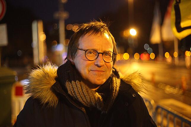 Arno Luik, Stern-Journalist und Aktivist gegen Stuttgart 21 hält eine Rede bei der 450 Montagsdemo.