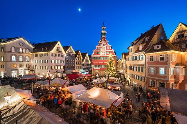 Jedes Jahr lockt der Esslinger Mittelalter- und Weihnachtsmarkt zahlreiche Besucher an.