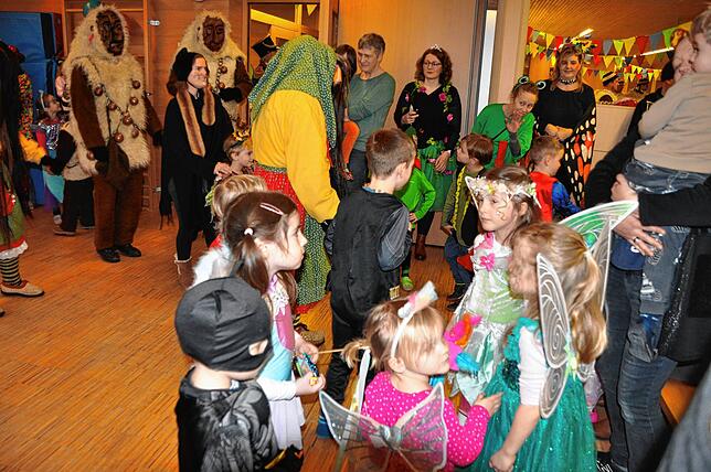 Bild 7: Narren befreien Kindergartenkinder in Hepbach und Leimbach – Die schönsten Bilder!