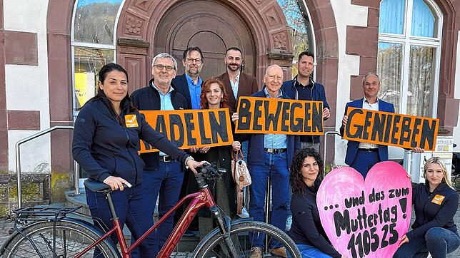 Sie freuen sich gemeinsam auf den Slow-up am 11. Mai unter dem Motto „Radeln, Bewegen, Genießen“ (von links): Daniela Angilletta (Orga), ...