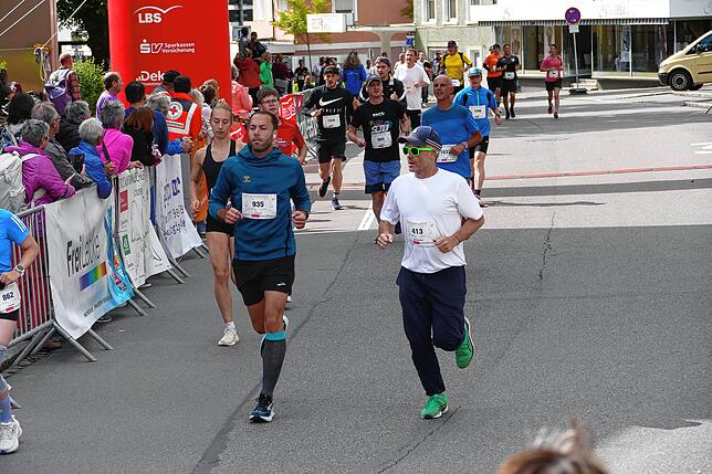 Bild 22: Donaueschingen schnürt die Laufschuhe. Schutzengellauf für den guten Zweck bringt 11000 Euro ein.