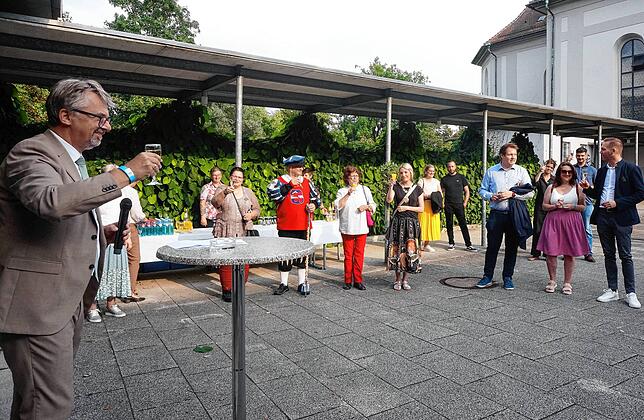 Danach gedachte Waldshut mit seinen Traditionsvereinen der in Kriegen gefallenen Waldshuter und ehrte die Toten. Dies sind unsere Bilder.