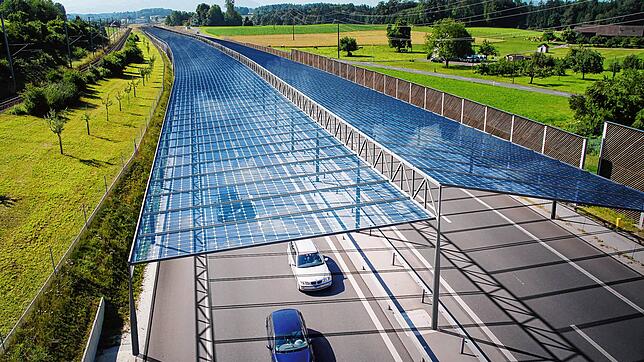 So können sich die Planer die fotovoltaische Überdachung der Autobahn A81 vorstellen.
