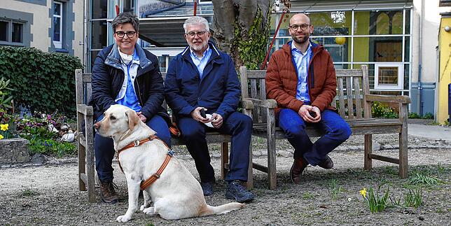 Sie haben die Umnutzung des Marienhauses ausgearbeitet (von links): Heimleiterin Bärbel Sackmann mit Enni, Caritas-Geschäftsführer ...