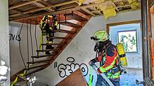Die Feuerwehr Stockach übte im seit Jahren leerstehenden Gebäude auf dem Lutz-Areal den Ernstfall. Dort war früher eine Gärtnerei mit ...