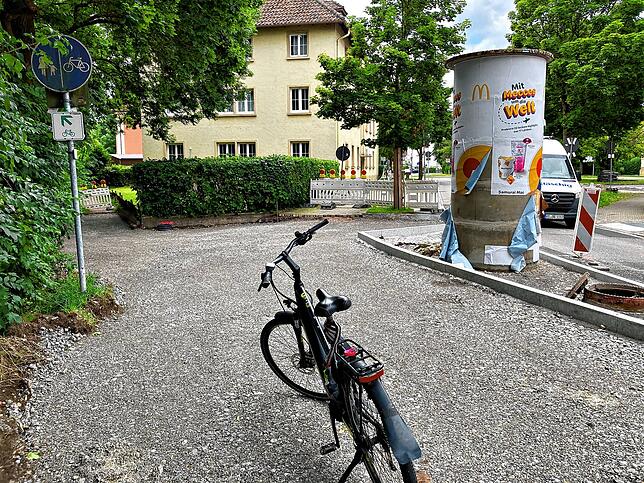 Hier parkt kein Auto mehr, dafür kurzzeitig ein Fahrrad: Hier sollen Radler und Fußgänger sicher unterwegs sein können.