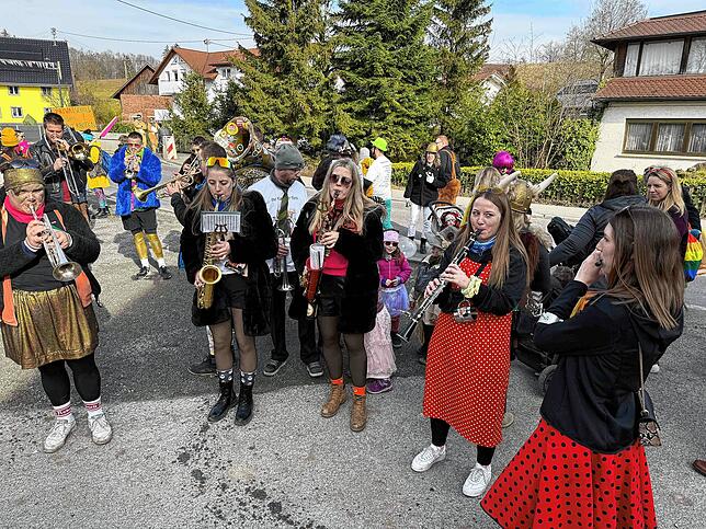 Bild 13: Die schönsten Bilder: Urnauer Fasnet mit politischer Botschaft