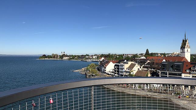 Blick auf Friedrichshafen vom Moleturm aus. (Archivbild)