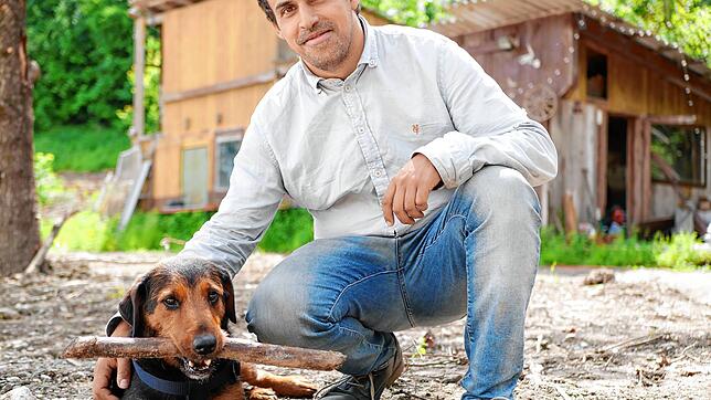 Noch ist viel zu tun: Im Sommer 2021 will Initiator Nadim Chebbi den Waldgarten Stockach in der Nähe der Dietsche eröffnen. Bis dahin ...