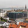 Das neue Pflegeheim auf der Mettnau (Bildmitte) befindet sich derzeit im Bau &ndash; und im zeitlichen Verzug. Statt im Sommer dieses ...