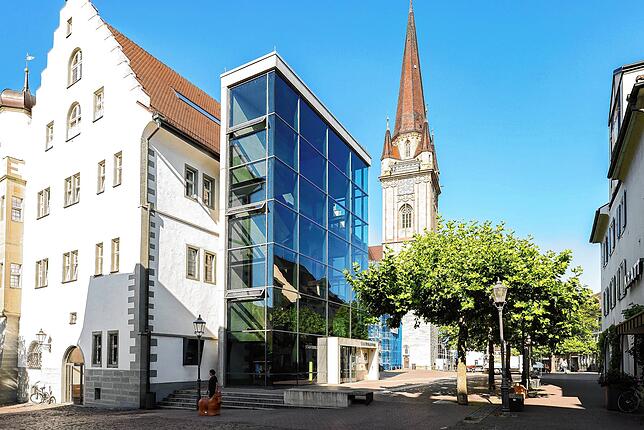 Alt und Neu kombiniert: Die Stadtbibliothek im Österreichischen Schlösschen (links) mit dem Marktplatz und dem Münster.