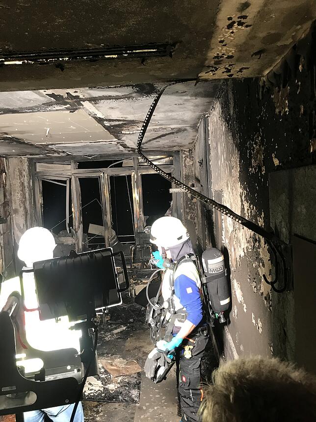 Ein Blick in das Zimmer, in dem das Feuer vermutlich ausbrach: Es ist vollständig ausgebrannt.