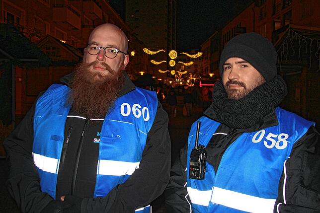 Schieben gemeinsam Dienst (von links): Holger Schmermbeck und sein Kollege Tony Grand.