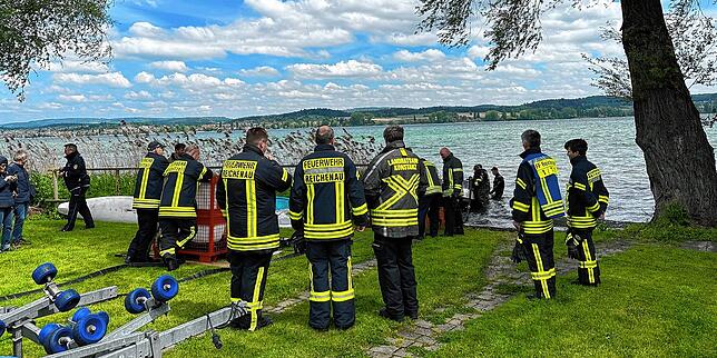 Die Feuerwehren Reichenau und Radolfzell sowie die Wasserschutzpolizei sind wegen eines havarierten Motorboots im Einsatz.