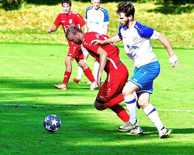 Leistungsträger: Melvin Landwehr (links) gehört seit Jahren zu den wichtigsten Spielern beim FC Grießen und soll auch unter dem neuen ...