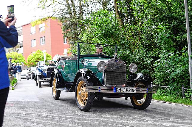 Bild 6: Oldtimerparade in Friedrichshafen lockt zahlreiche Zuschauer – exklusive Bilder!