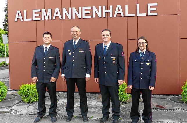 Die neue Führung der Feuerwehrabteilung (von links): Schriftführer Peter Klett, Abteilungskommandant Thorsten Gulde, Stellvertreter ...