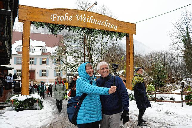 Bild 8: Besucheransturm auf dem Weihnachtsmarkt in der Ravennaschlucht