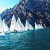 Das Teilnehmerfeld der Europameisterschaft der Starbootsegler im italienischen Riva am Gardasee auf der Startlinie. Mit dabei war der ...