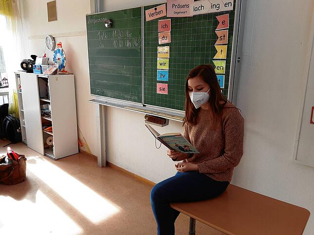 Michelle Wiedle übte in der Notbetreuung mit ihren Erstklässlern die Silben und las ihnen dazu etwas vor. Inzwischen unterrichtet sie im ...