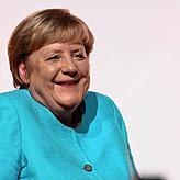 „Wenn man in der Öffentlichkeit gelobt wird, darf man sich nichts darauf einbilden.“ Angela Merkel beim Interview.
