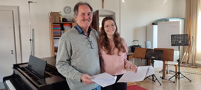 Uwe Spießmacher und Tochter Carina freuen sich, dass sie zusammen auf der Bühne stehen können. Carina spielt die Hauptrolle der Annie, ...