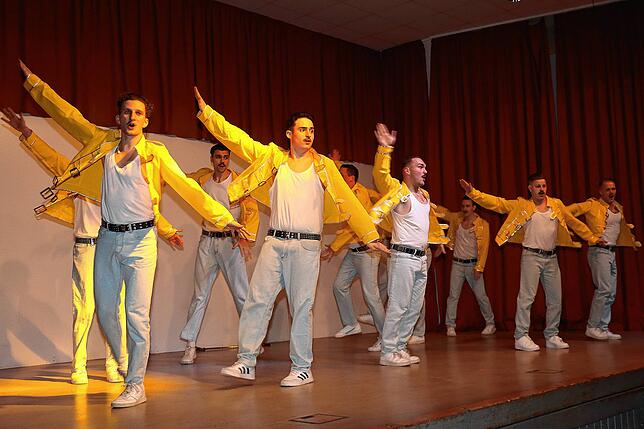 Das Männerballett begeisterte mit ihrer fulminanten Choreographie zum Song „Don‘t stop me now“ von Queen und ...