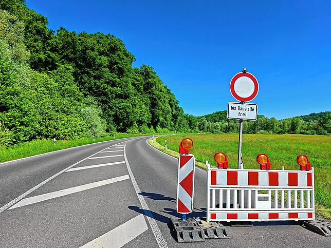Die Abzweigung zur Mülldeponie: Wer will, kann auch hier noch weiter in Richtung Markdorf fahren, doch die Fahrt endet dann auf den ...