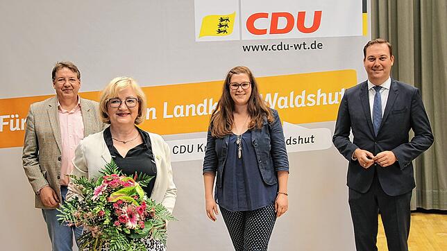 Die Landtagsabgeordnete Sabine Hartmann-Müller (Zweite von links) wurde erneut als CDU-Kandidatin für die Landtagswahl 2021 nominiert. ...