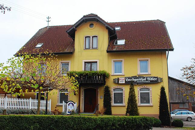 Coronabedingt geschlossen: der Familienbetrieb Landgasthof Adler in Illmensee. Ein Abholservice ist nicht geplant.