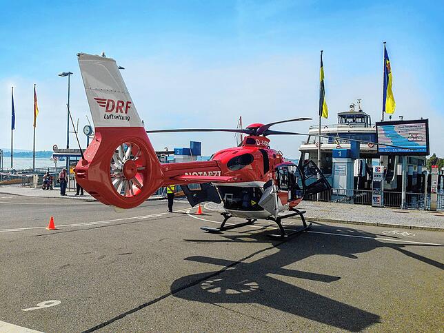 Christoph 45 bei einem Einsatz am Fähranleger Meersburg.