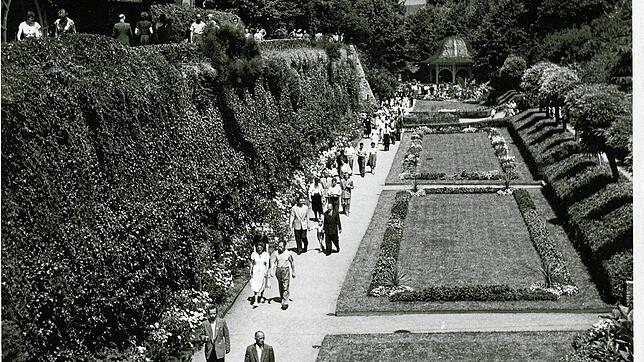 Der sonntägliche Spaziergang durch den Radolfzeller Stadtgarten gehörte 1962 für viele dazu. Im Musikpavillon unterhalb des Höllturms ...