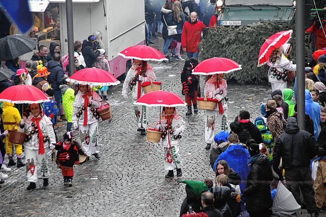 Bild 4: Bilder vom großen Umzug der Narrengesellschaft in Villingen &ndash; von oben (Teil 2)
