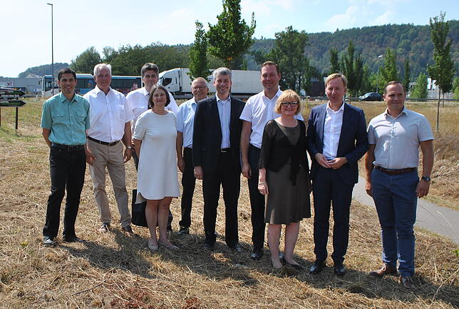 Machen sich ein Bild vor Ort im Gewerbepark Hochrhein (von links): Nikolai Rose, Leiter des Zollamts Waldshut, CDU-Stadtrat Helmut ...