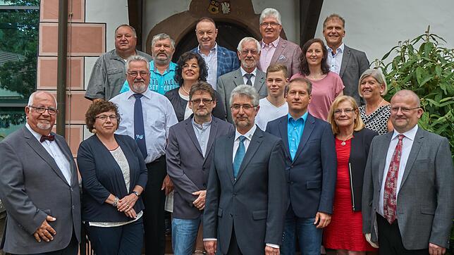 Gewählt: Der neue Gemeinderat kam am Dienstag erstmalig offiziell zusammen: Kurt Wenk (SPD), Helmut Steinebrunner (CDU), Stefan Tussing ...