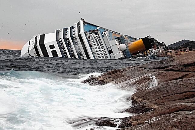 Das Kreuzfahrtschiff „Costa Concordia“ hatte im Januar 2012 vor der italienischen Insel Giglio einen Felsen gerammt und war ...