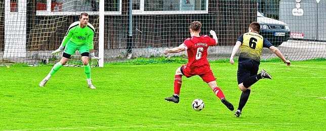 Bild 8: SV Nöggenschwiel besiegt den FC Dachsberg mit 8:1 – und wir haben Fotos!