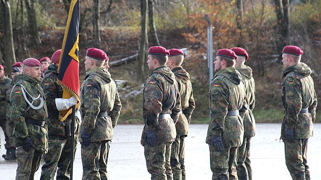 Beim gestrigen Appell im Ausbildungszentrum Spezielle Operationen wurden Rekruten der Spezialausbildungskompanie 209 offiziell vereidigt.
