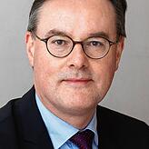 „Durch die Grippe kamen mehr Menschen ums Leben als durch unmittelbare Konsequenzen des Weltkriegs“, sagt Jörn Leonhard, ...