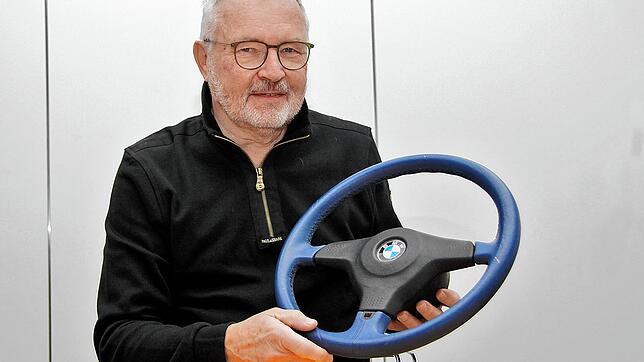 Ein Airbag in diesem BMW-Lenkrad? 1990 war das noch unvorstellbar. Nicht so für Ingenieur Dieter Schaper aus Villingen, der mit seinem ...