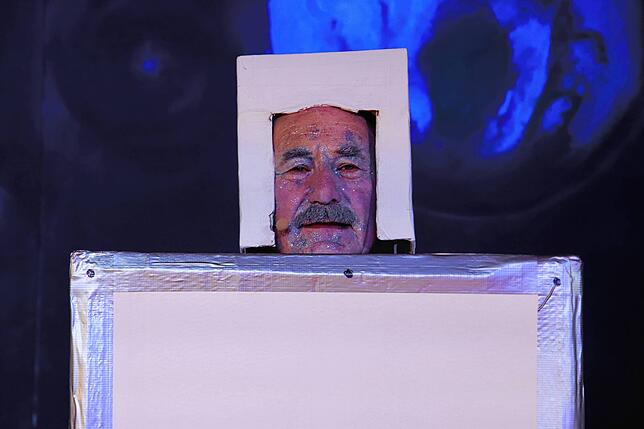 Fritz Krefeldt als Gschwätzübersetzer.
