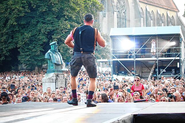 Bild 10: Andreas Gabalier rockt den Schlossgarten in Salem