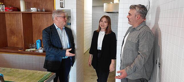 Noch gibt es viel zu tun im Inneren des Alet-Stüble. Doch die neuen Pächter Sabine Deggelmann und Tobias Gondorf (rechts) sind ...
