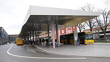 Der Ort des Geschehens: Am Busbahnhof in Singen sorgte ein Kaffeefleck über Wochen für Diskussionen in den sozialen Medien. Jetzt hat ...