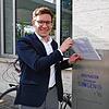 Marcus Röwer will neuer Bürgermeister in Singen werden. Am Dienstag hat er seine Bewerbung im Rathaus eingereicht.