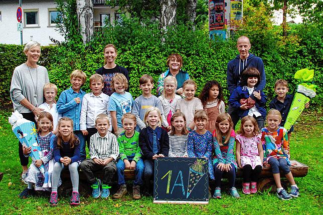 Die Klasse 1a der Haidelmoosschule. Mit auf dem Bild ist auch ihre Klassenlehrerin Frau Cathrin Ridder zu sehen.