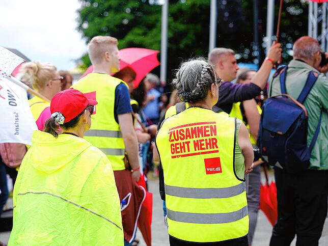 Bild 16: 600 Pflegekräfte demonstrieren vor der Gesundheitsministerkonferenz 1/2