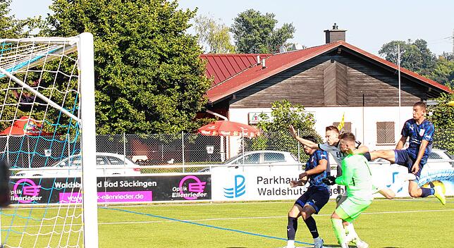 Bild 2: VfB Waldshut scheitert knapp in erster Pokalrunde &ndash; und wir haben Bilder!